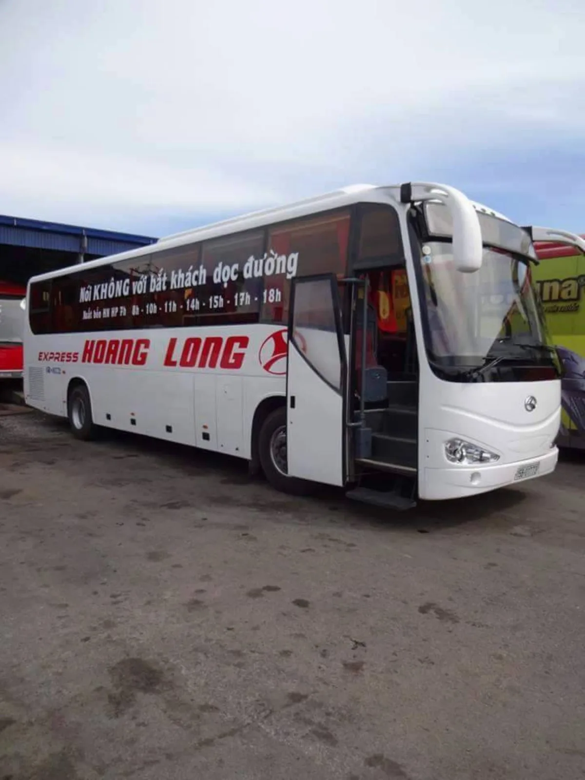 Sleeper limousine on the Hanoi → Da Nang route